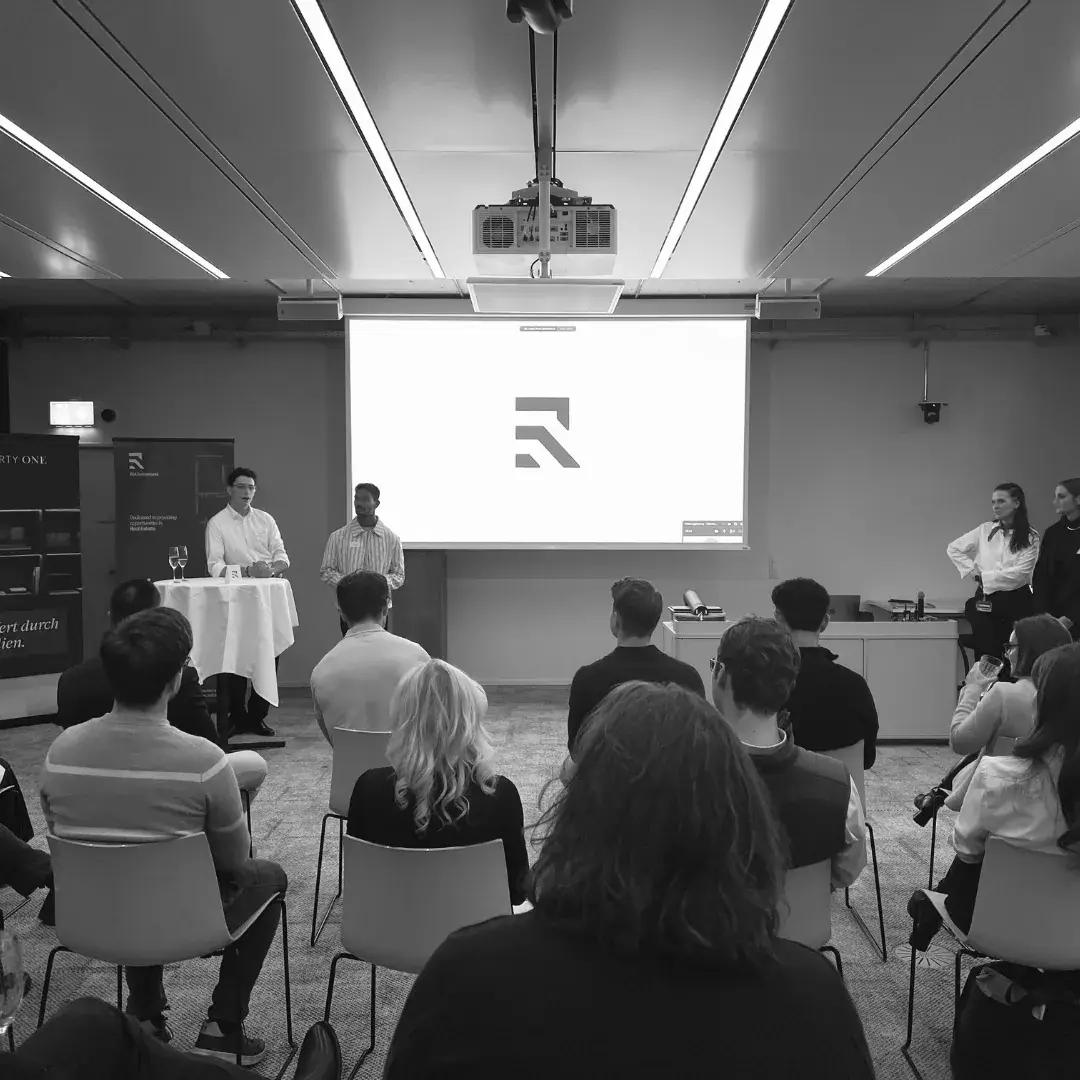 An REA session projected in a seminar room